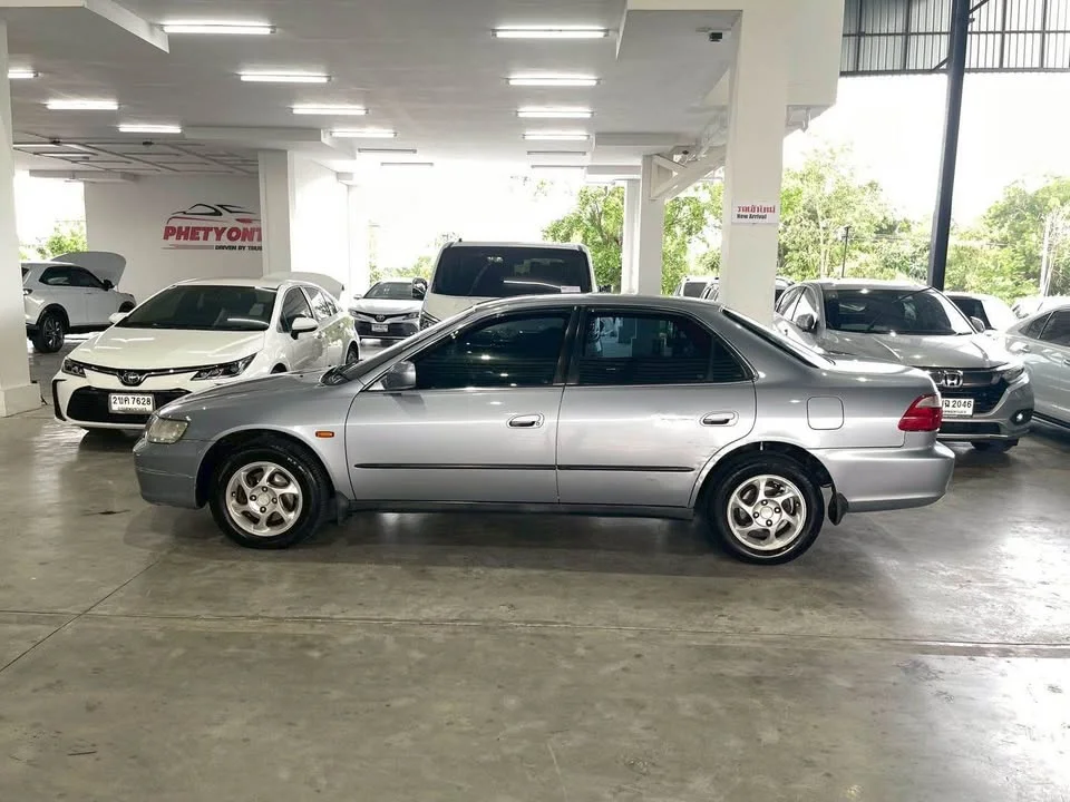 1998 Honda Accord VI 2