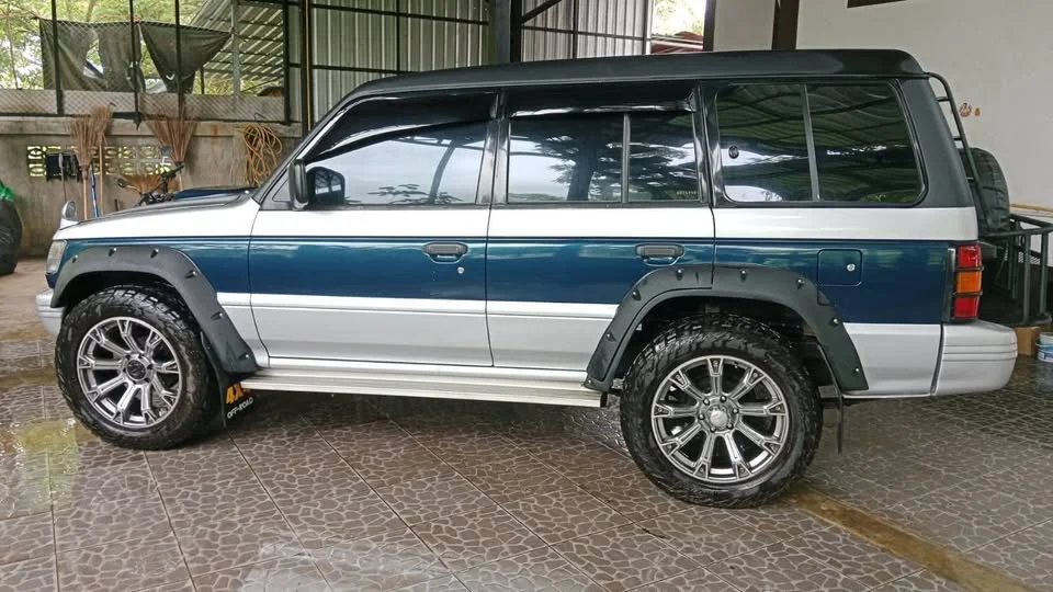 1999 Mitsubishi Pajero II 2
