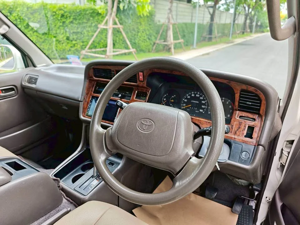 2003 Toyota Commuter IV (H100) 2
