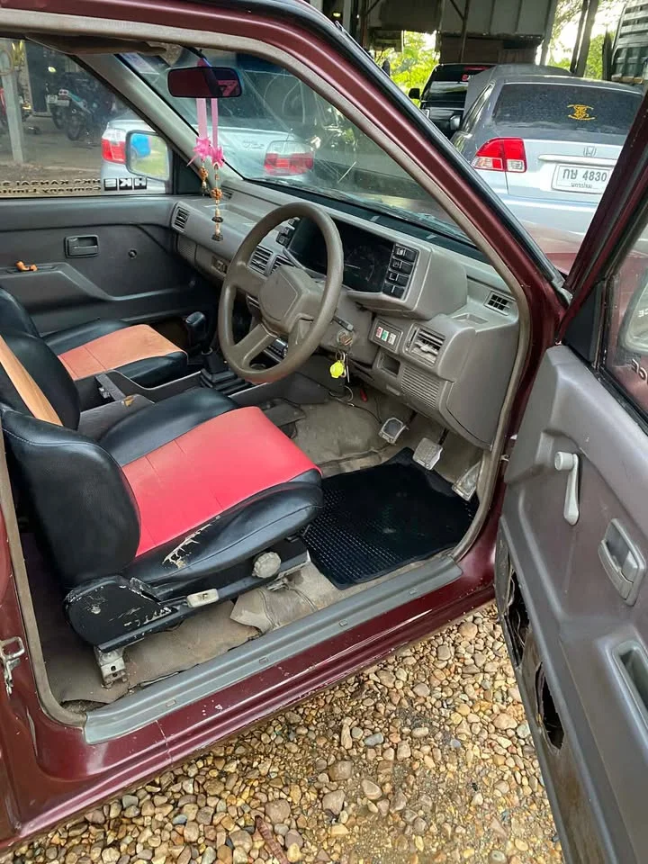 1993 Isuzu TFR III 2