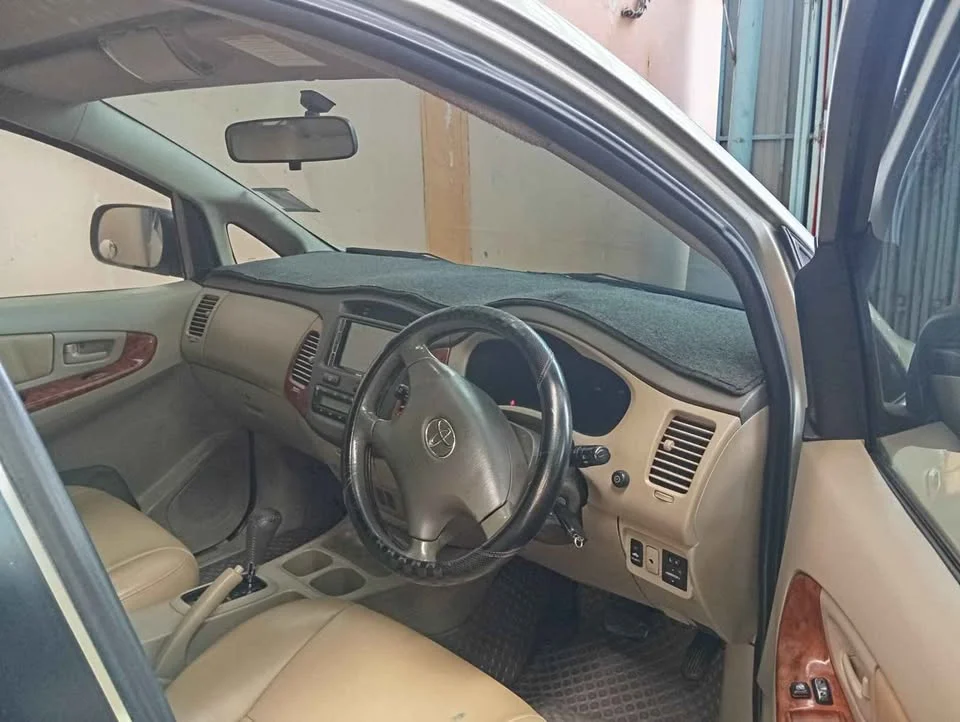 2011 Toyota Innova I 2