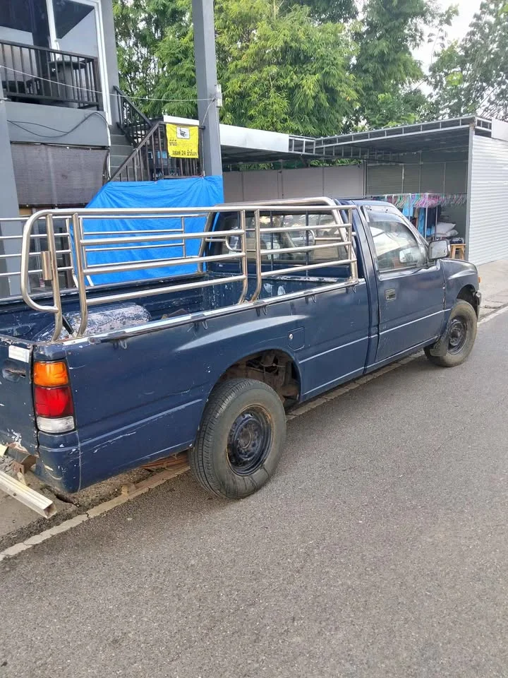 1997 Isuzu TFR III 3