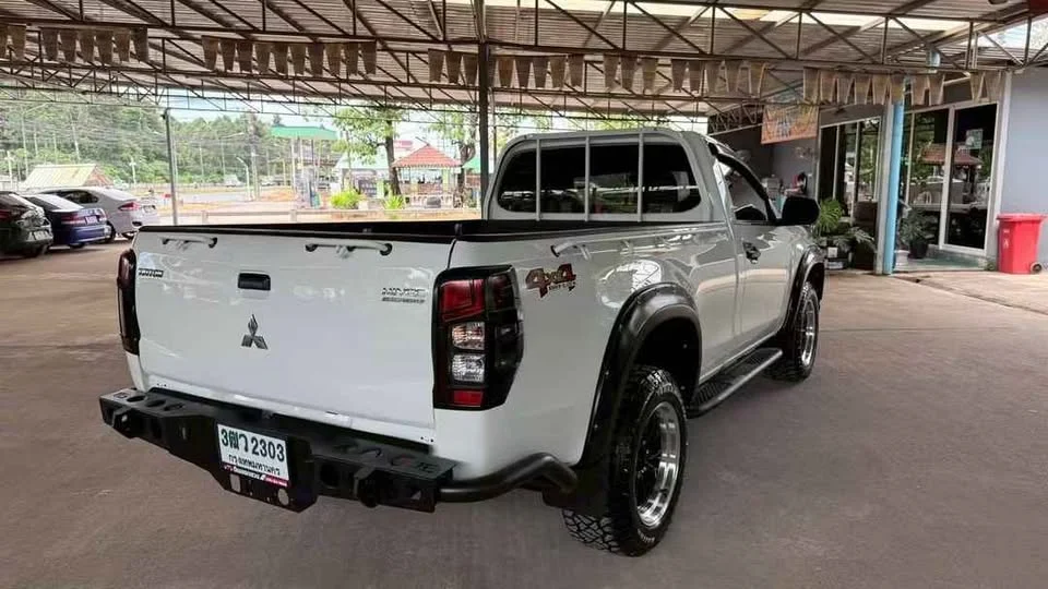 2022 Mitsubishi Triton V 2