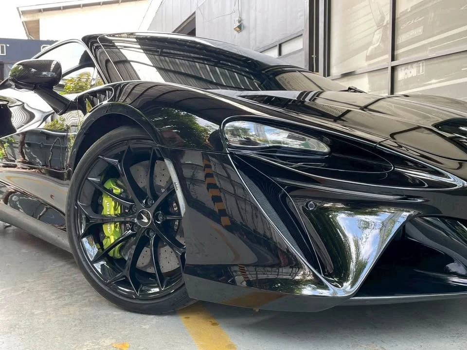 2023 McLaren Artura 2