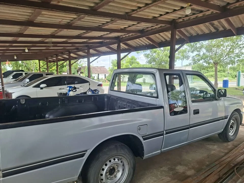 1996 Isuzu TFR III 3