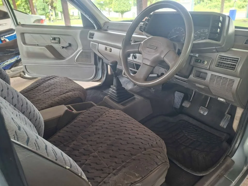 1996 Isuzu TFR III 2