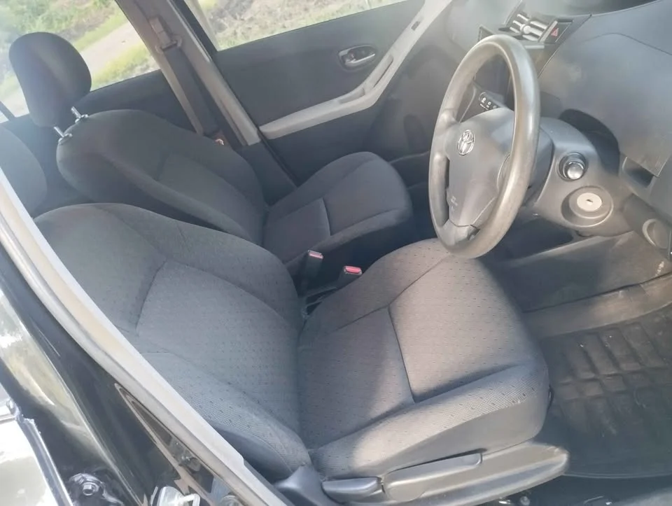 2010 Toyota Yaris II 2