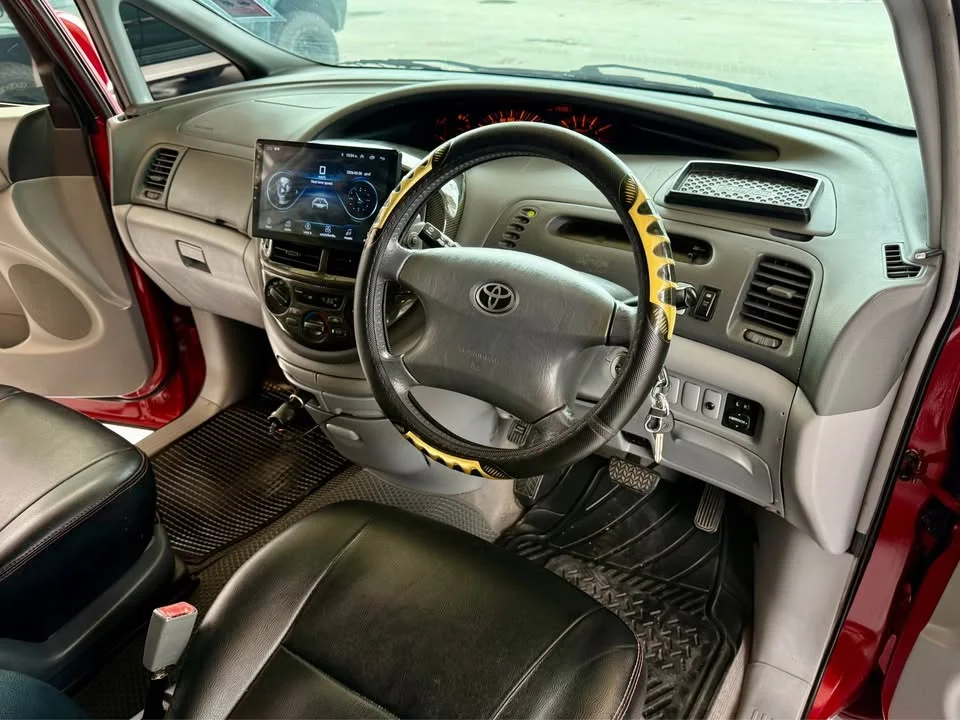 2005 Toyota Estima II 2