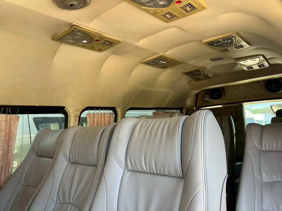 2011 Toyota Commuter V (H200) 3