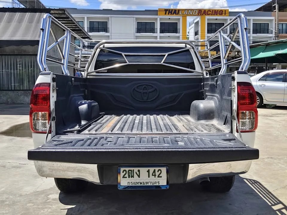 2017 Toyota Hilux VIII 2