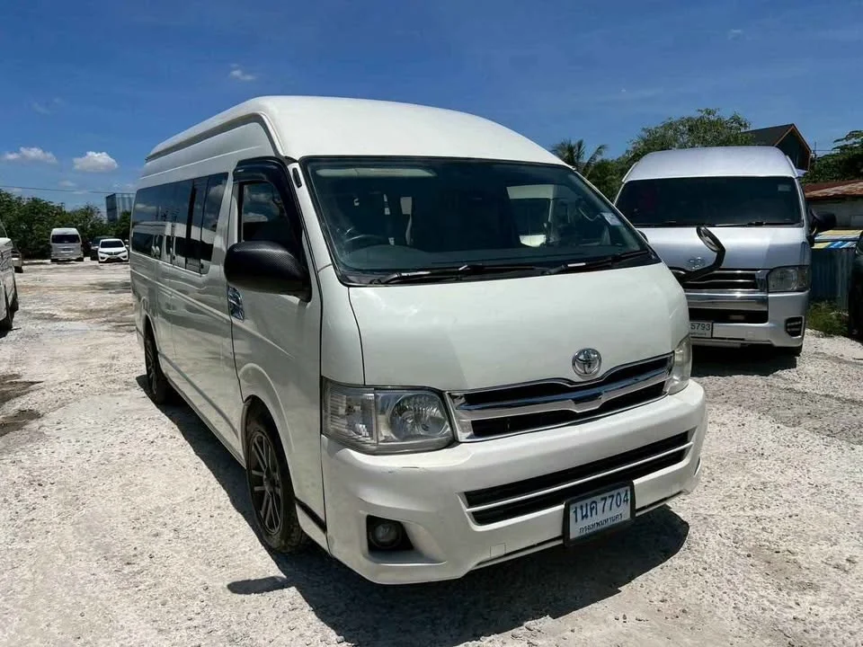 2011 Toyota Commuter V (H200) 3