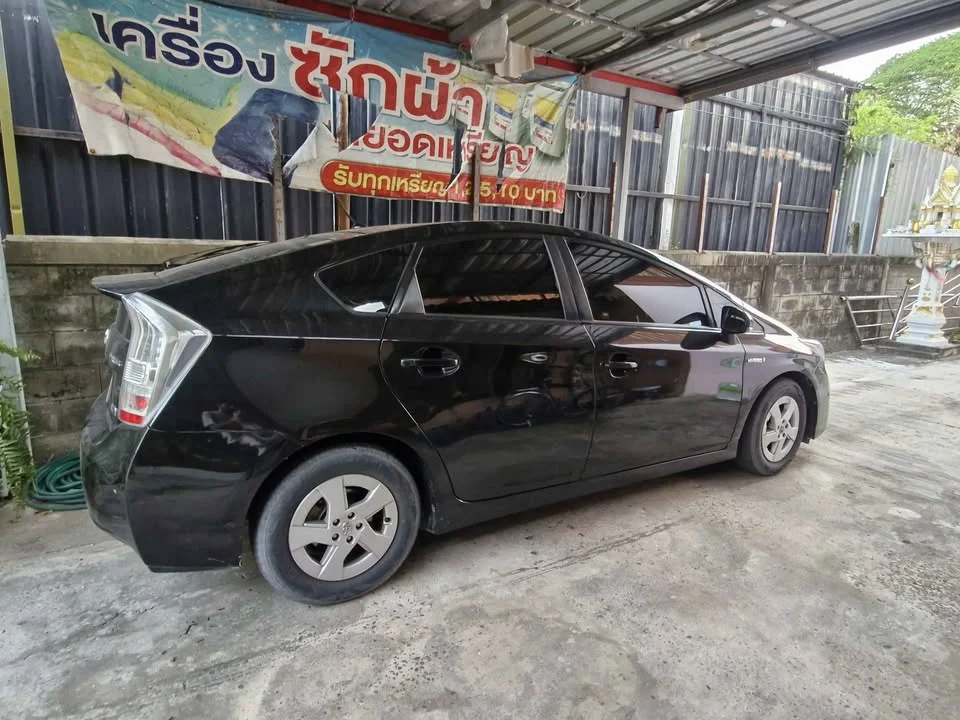 2011 Toyota Prius III 2