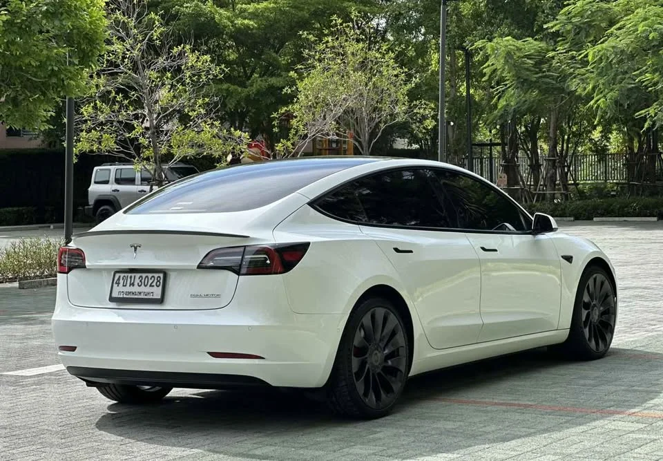 2023 Tesla Model 3 2