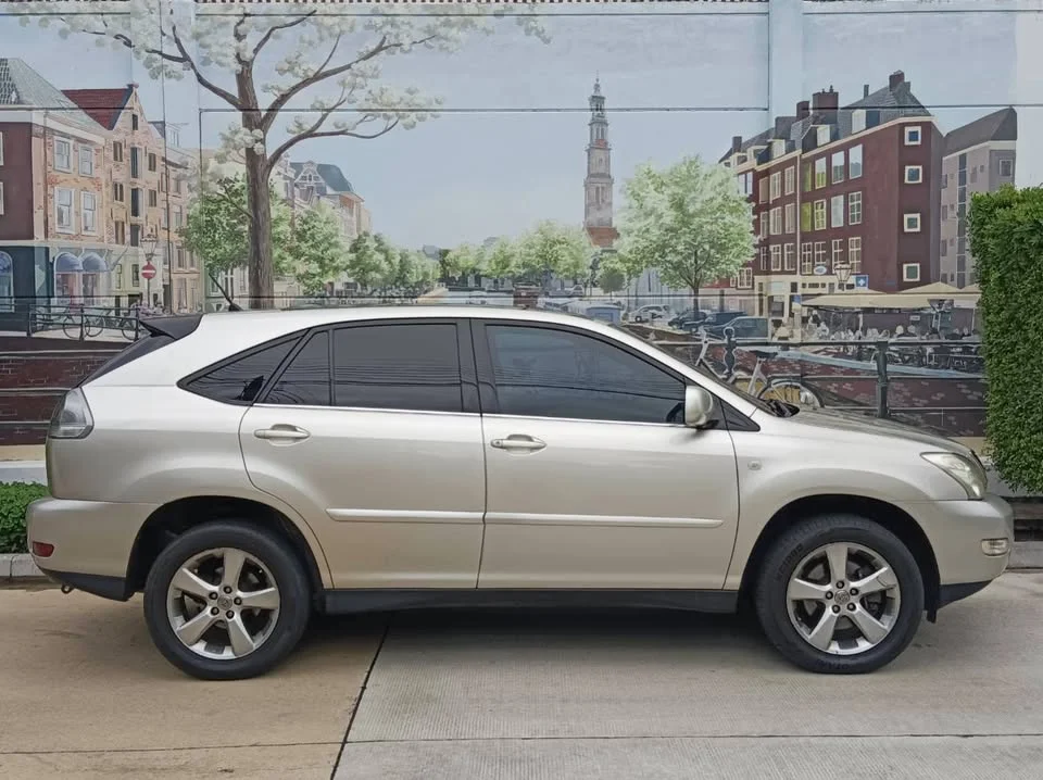 2004 Toyota Harrier II 3