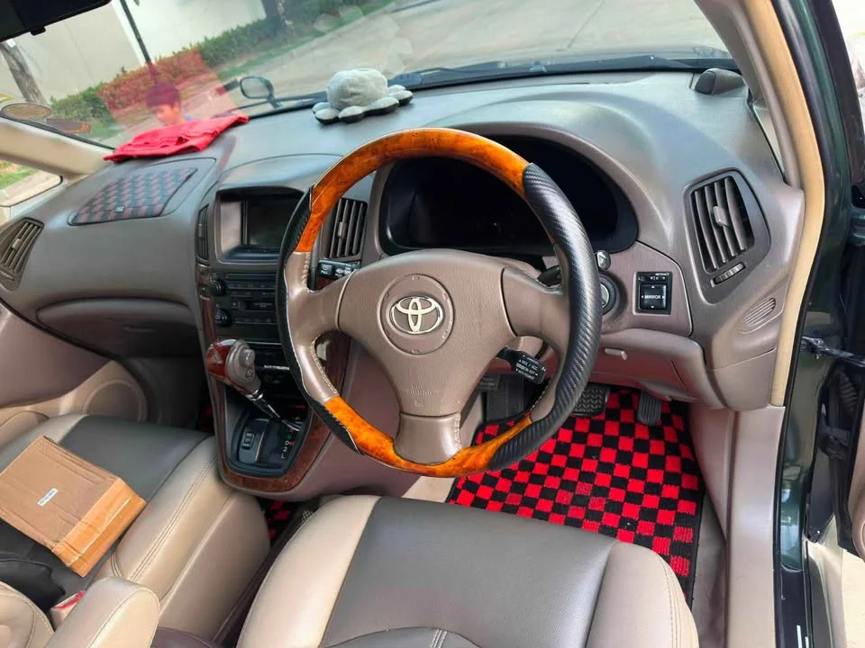 2000 Toyota Harrier I 3