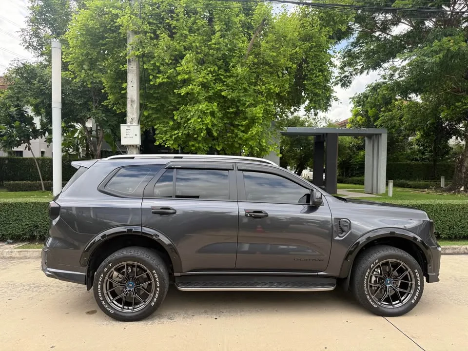 2024 Ford Everest III 2