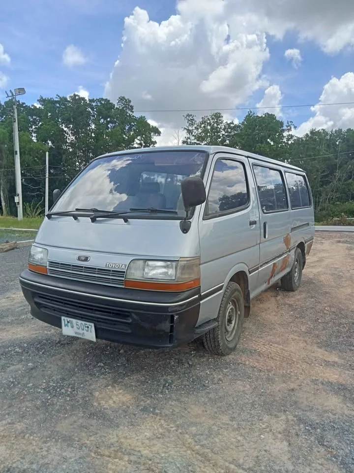 2015 Toyota Commuter IV (H100) 2