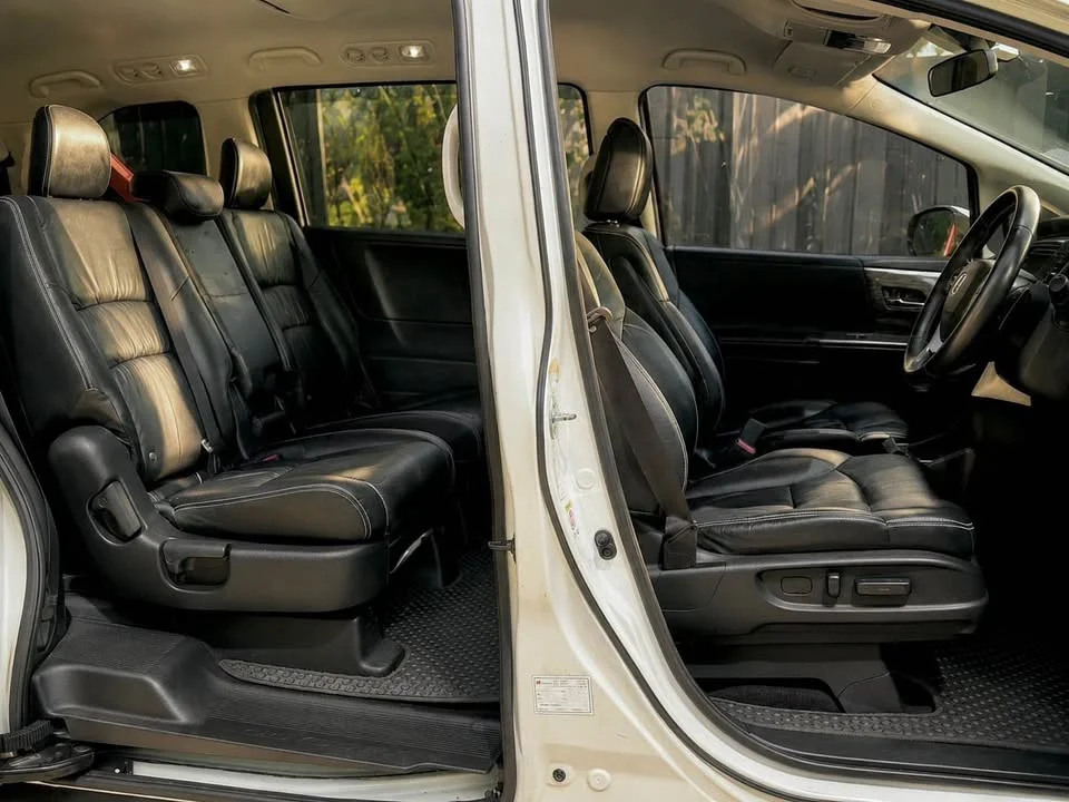 2015 Honda Odyssey V 2