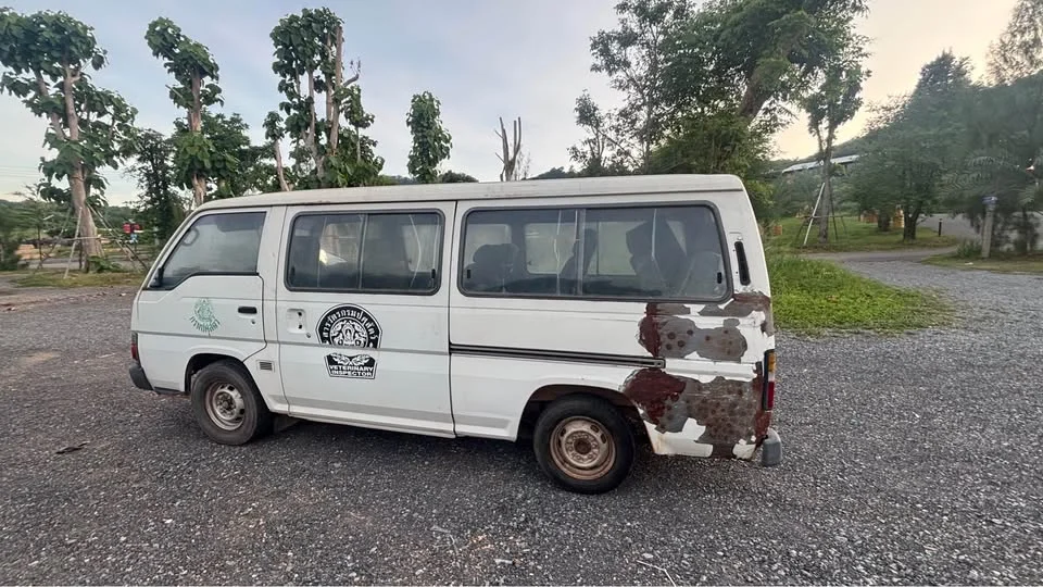 2000 Nissan Urvan IV (E24) 3