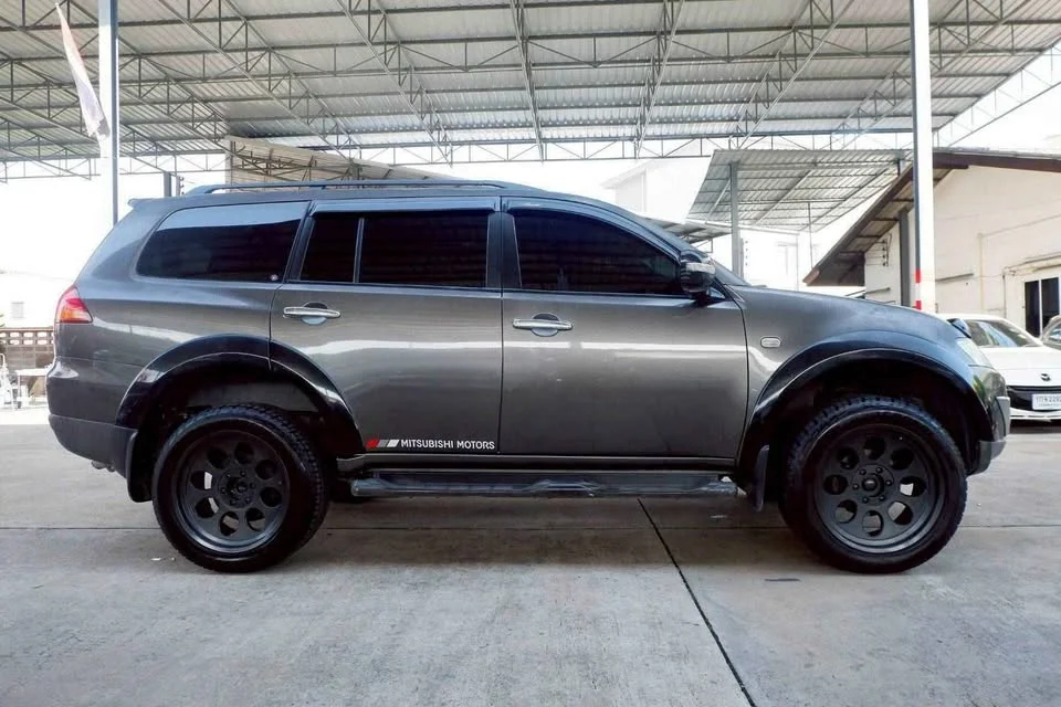 2011 Mitsubishi Pajero Sport II 2