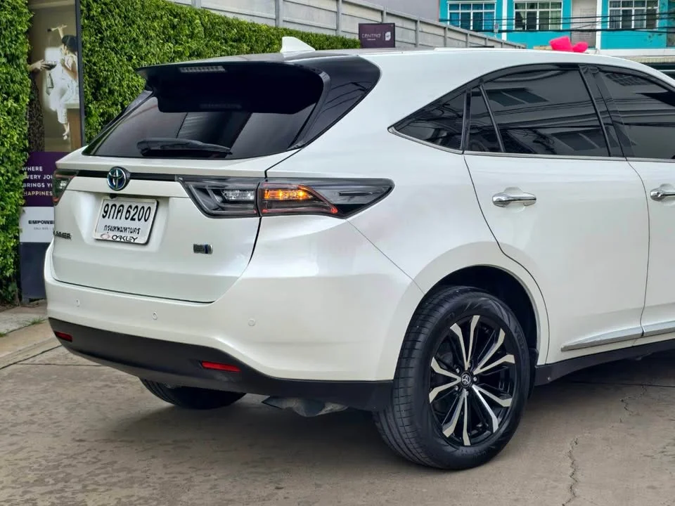 2014 Toyota Harrier III 3
