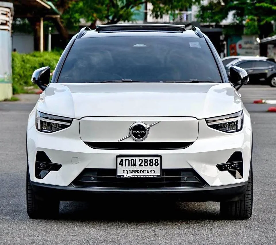 2023 Volvo XC40 3