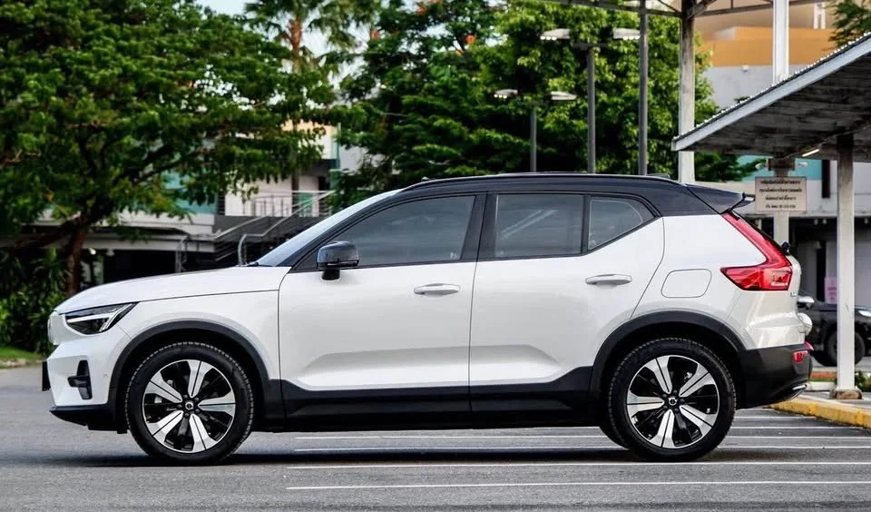 2023 Volvo XC40 2