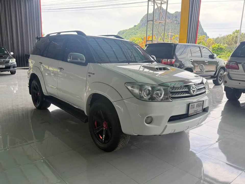 2010 Toyota Fortuner I 3