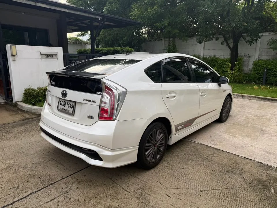 2012 Toyota Prius III 3