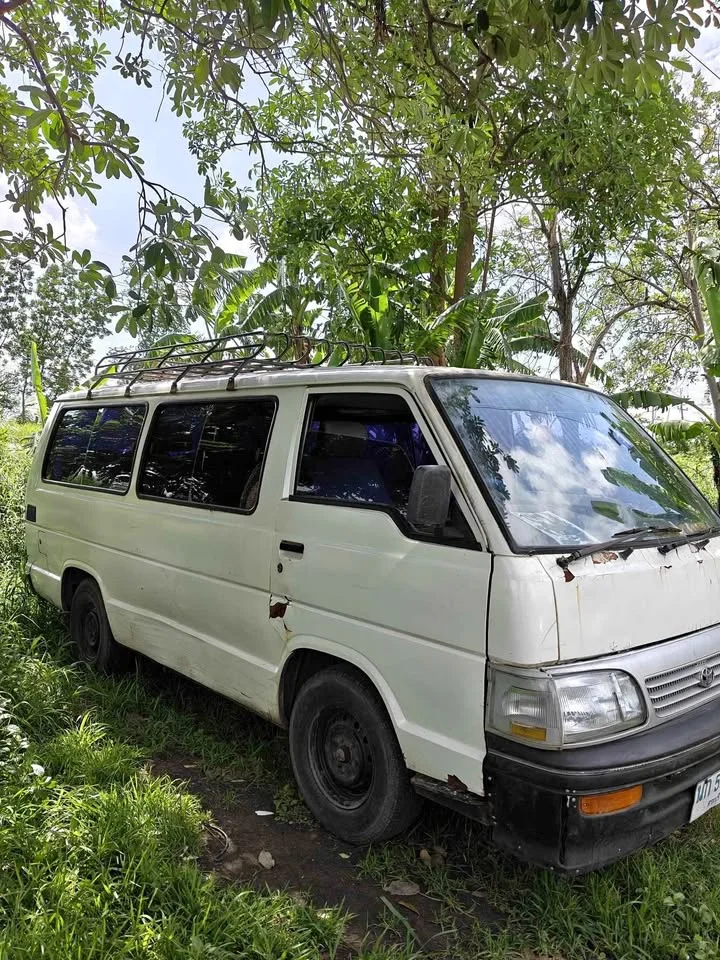 1989 Toyota Commuter III 3