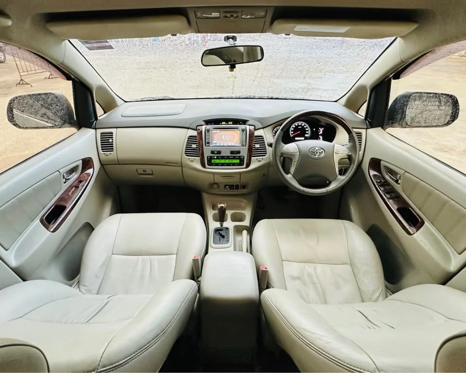 2012 Toyota Innova I 2