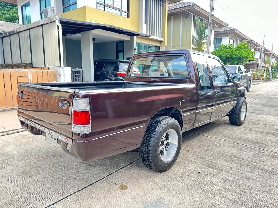 1997 Isuzu TFR III 2