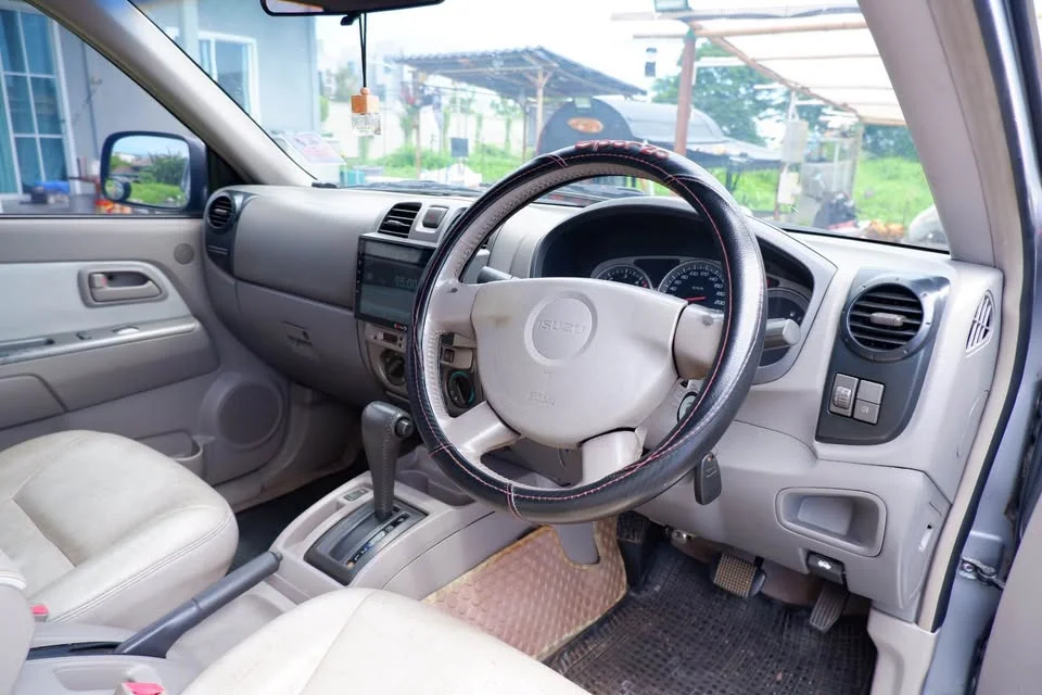 2004 Isuzu MU-7 2