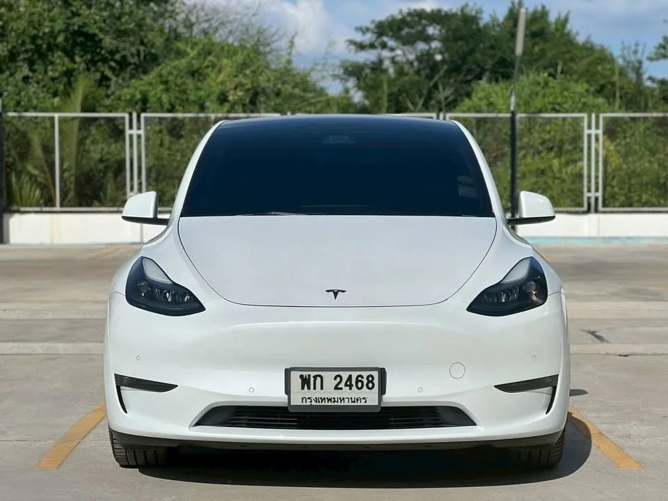 2023 Tesla Model Y 2