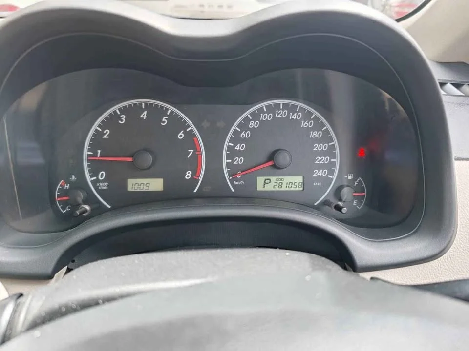 2010 Toyota Corolla Altis X (E140) 2