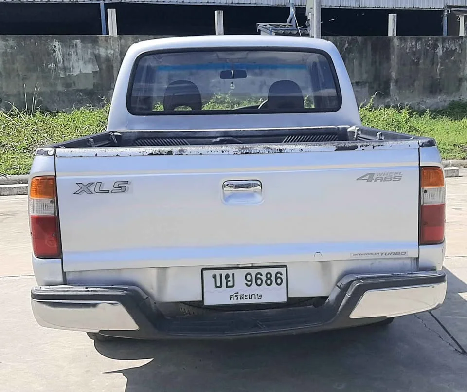 2001 Mazda 2500 Fighter V 3