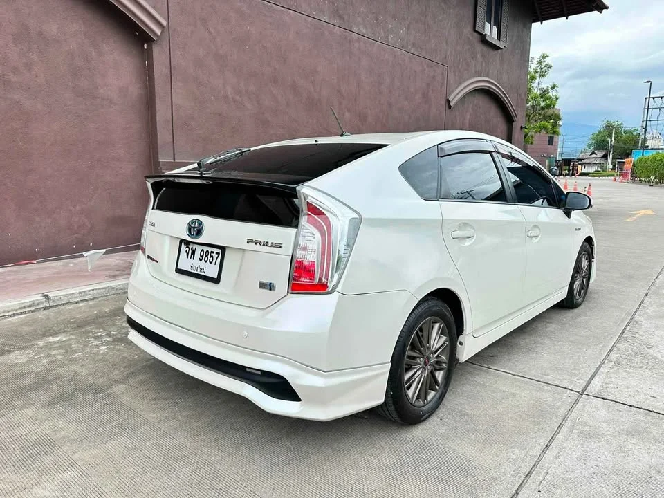 2014 Toyota Prius III 3