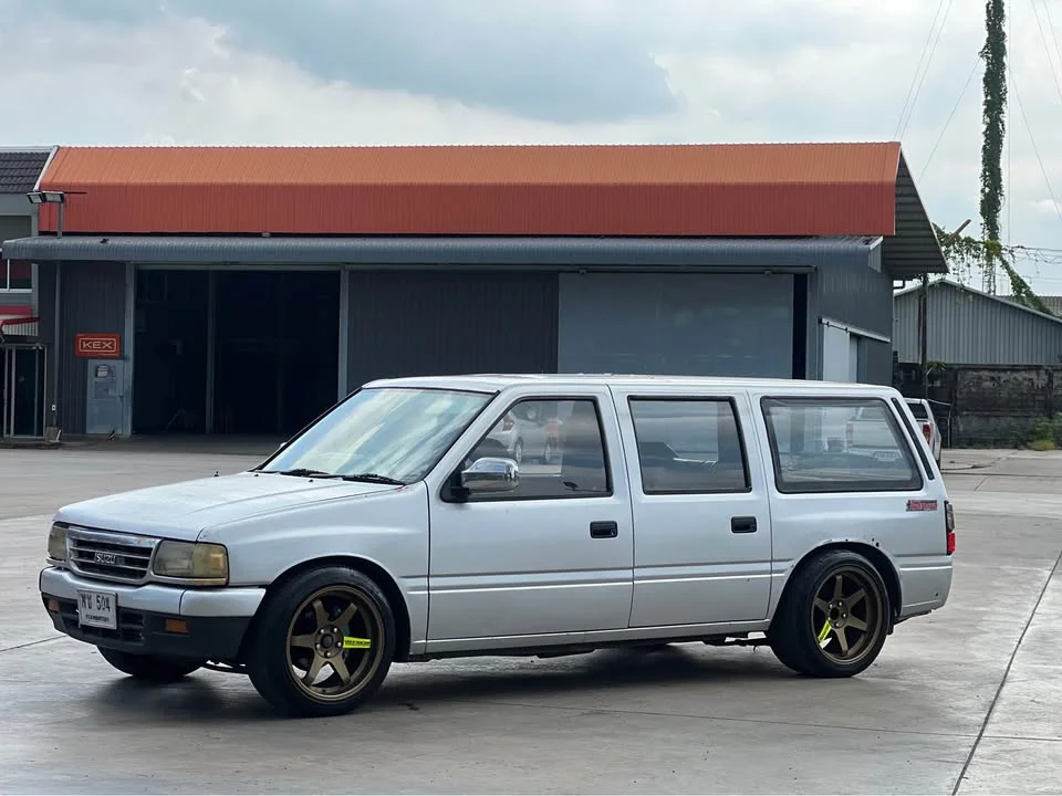 Isuzu TFR III 3