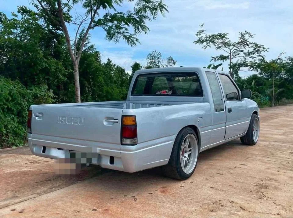 1996 Isuzu TFR III 2