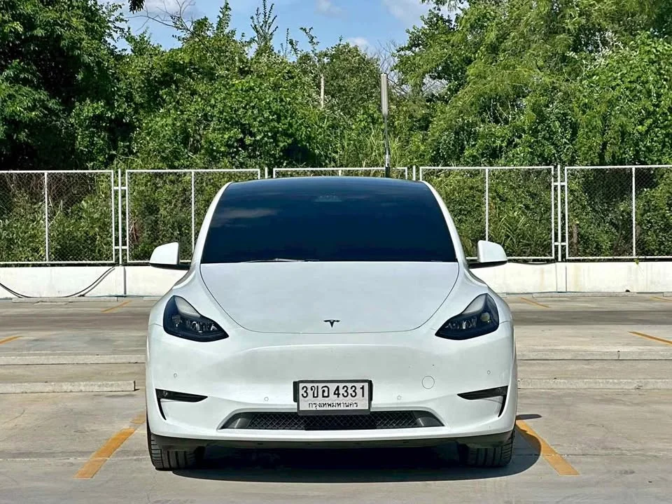 2023 Tesla Model Y 2