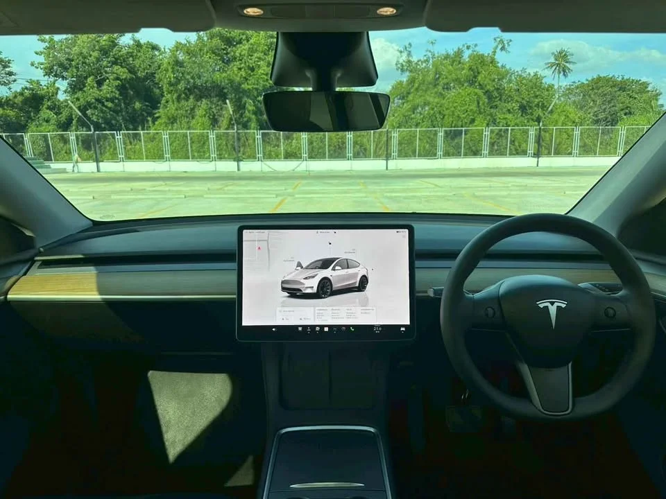 2023 Tesla Model Y 2