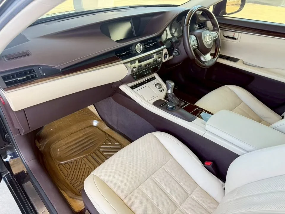 2015 Lexus ES VI 3