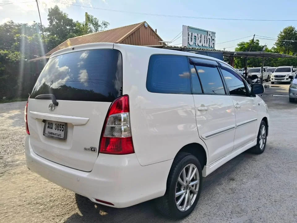 2012 Toyota Innova I 2