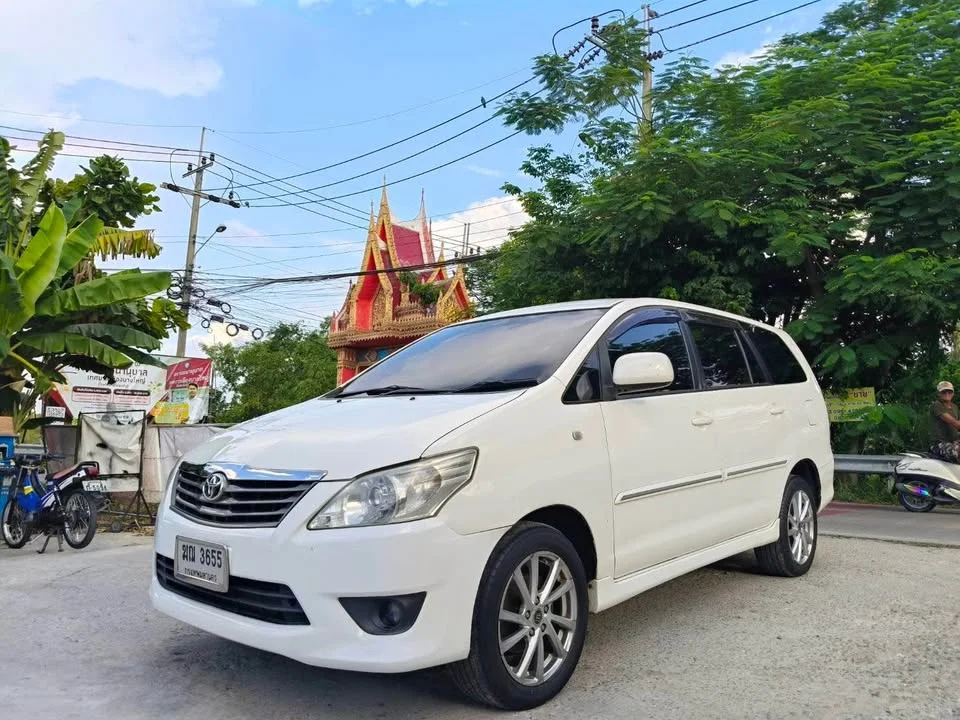 2012 Toyota Innova I 3