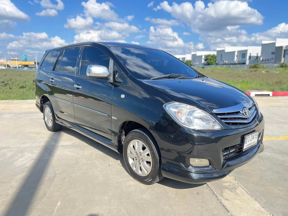 2011 Toyota Innova I 2