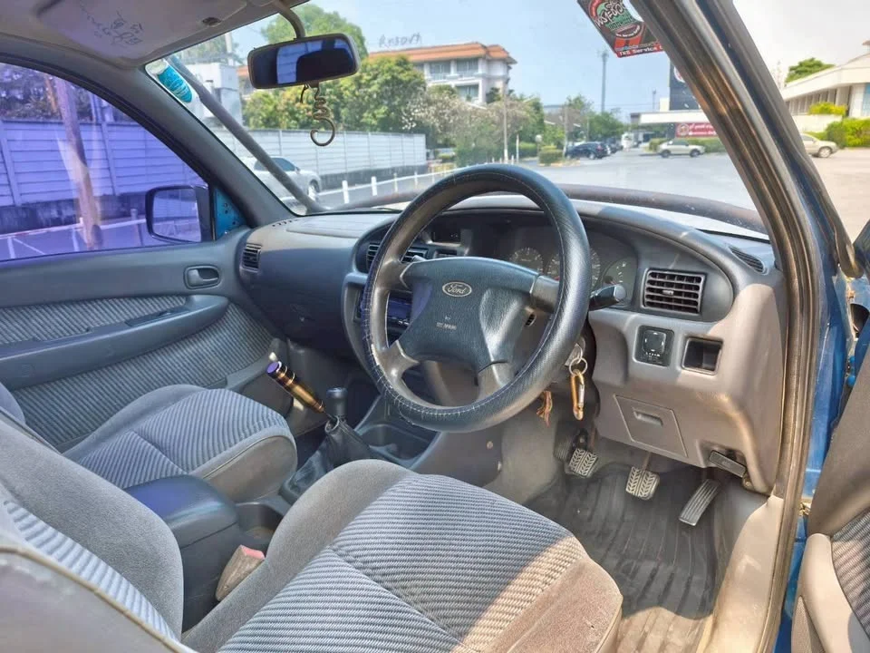 2000 Mazda 2500 Fighter V 3