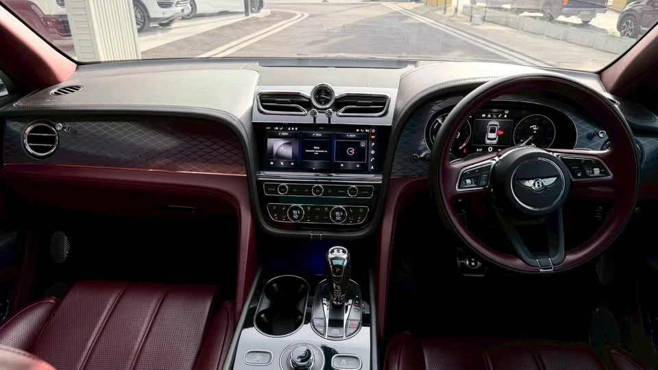 2022 Bentley Bentayga 3