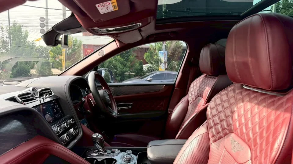 2022 Bentley Bentayga 2