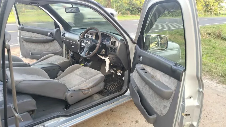 2004 Mazda 2500 Fighter V 3