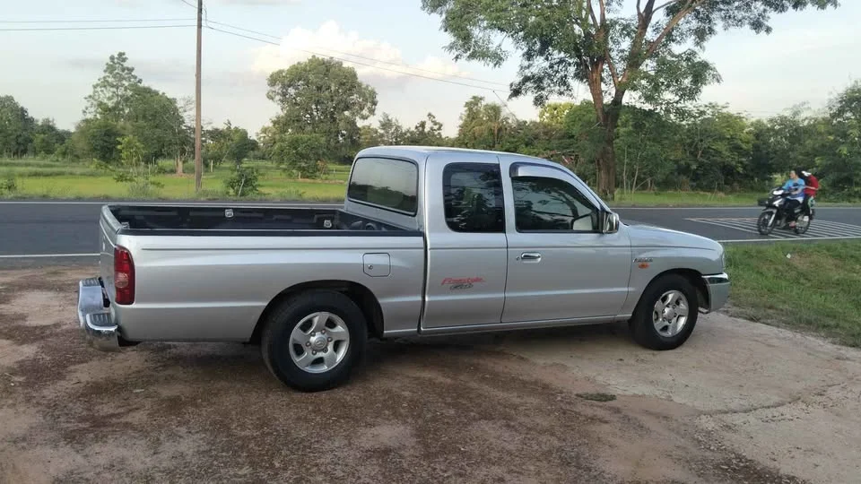 2004 Mazda 2500 Fighter V 2